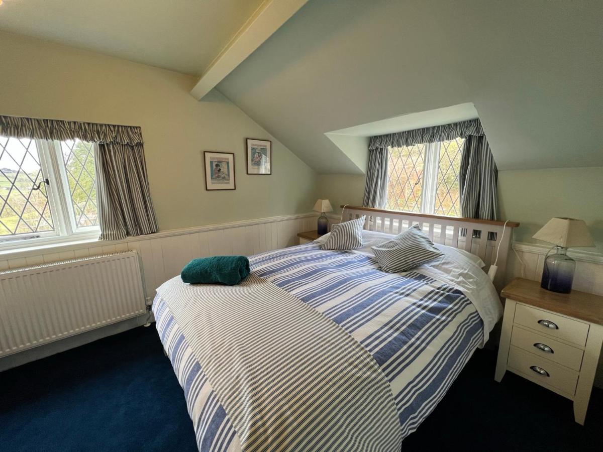 Pentre Cerrig Country House Llanferres Exterior photo