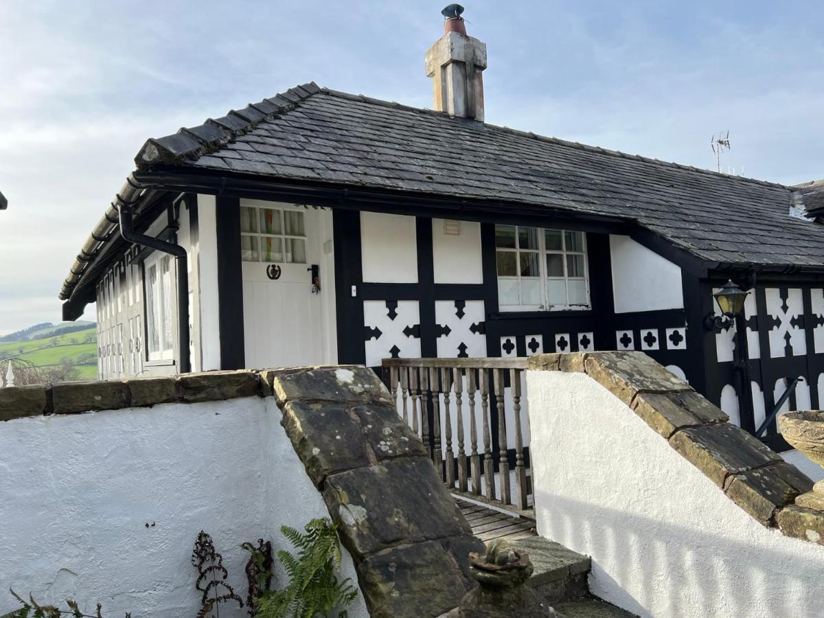 Pentre Cerrig Country House Llanferres Exterior photo